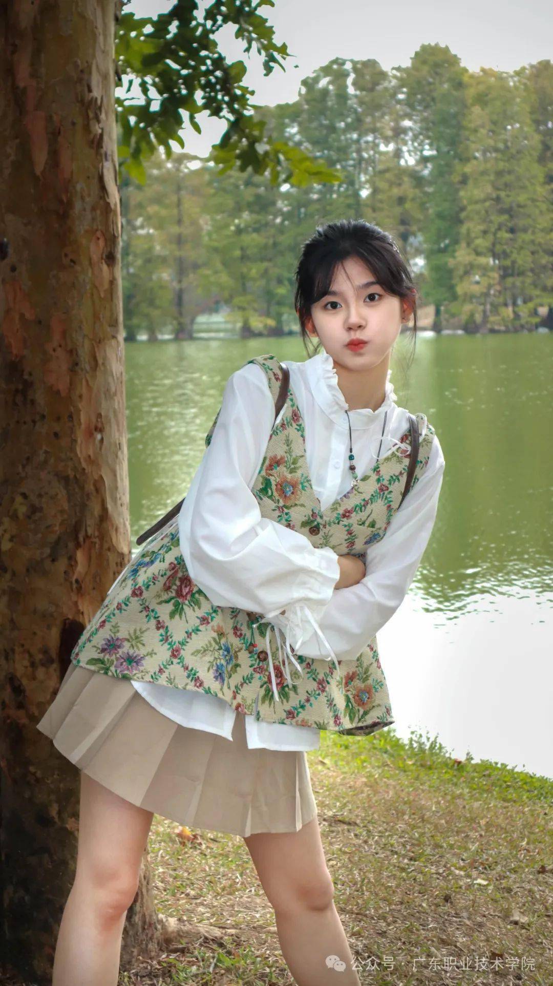 刷到我,你算是看到新年ootd指南啦~_er_黑色_白色