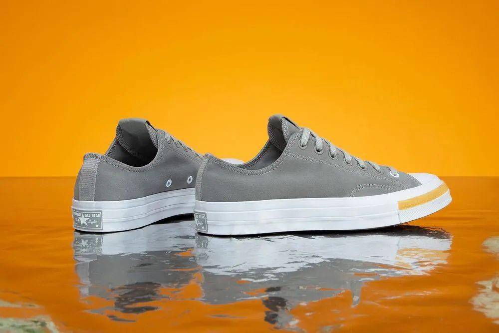 四百元档的冠希联名中,除了死亡之吻就是这双了.