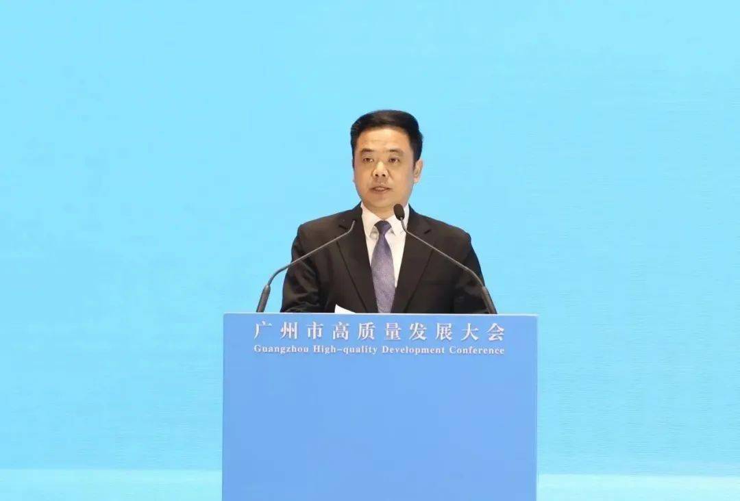 会上,海珠区委书记蔡澍上台发言,介绍今年度海珠区推动高质量发展的
