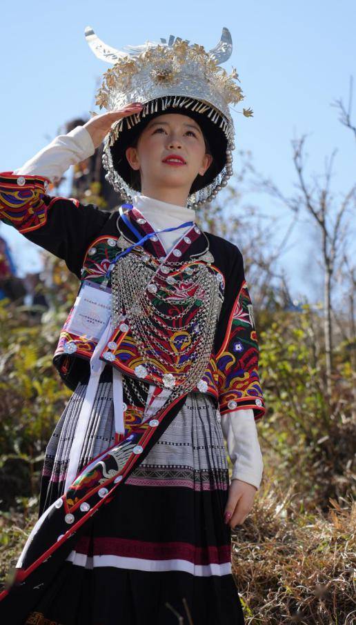苗族民族服饰展示原生态苗族乐器演奏在今年的苗族跳坡节上,除了保持