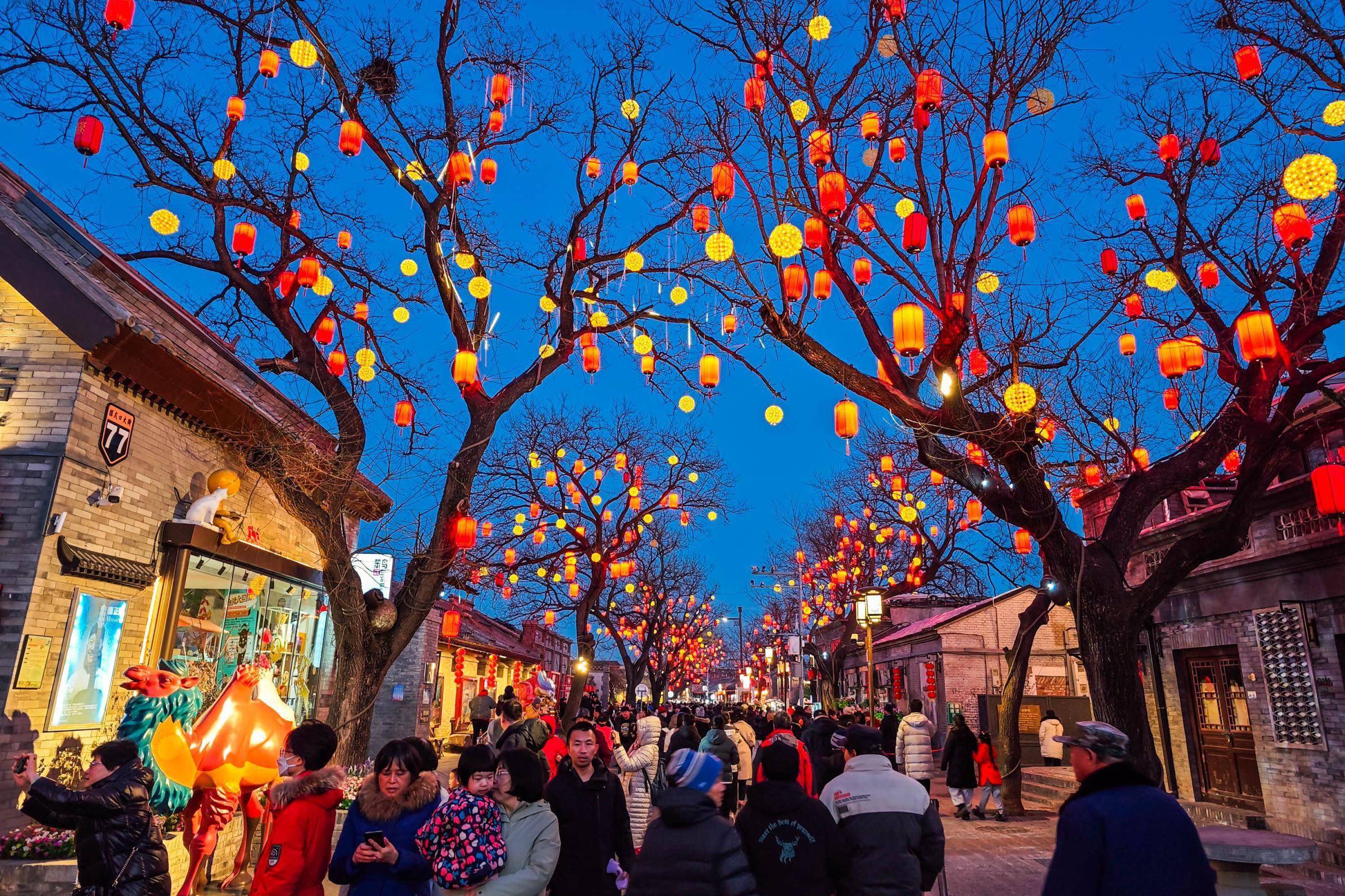 年味纪念册:到模式口大街乐享缤纷美景