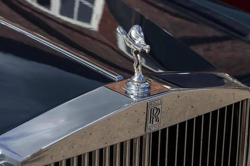 中国网红疯抢劳斯莱斯_库里南_网友_市场