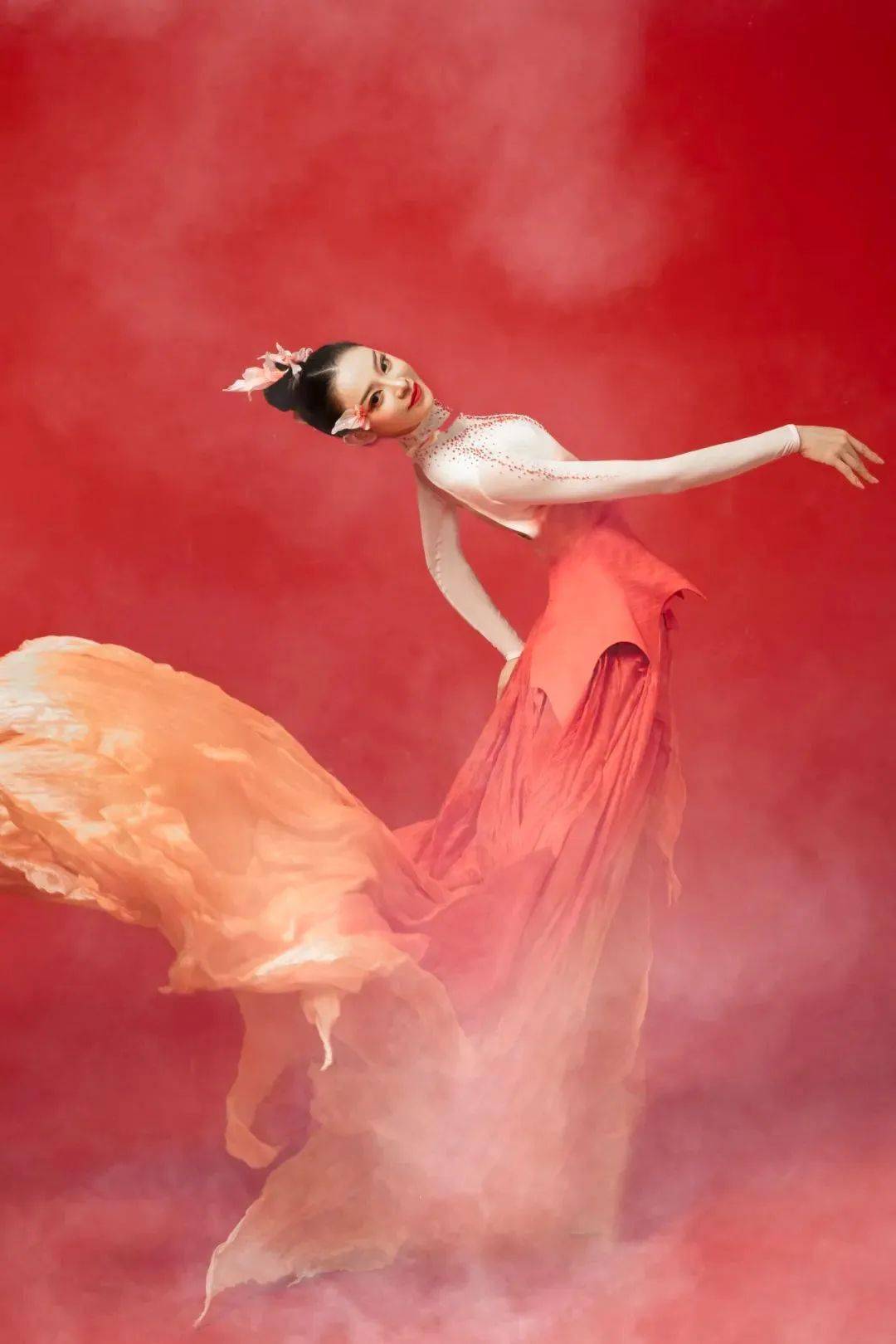 华宵一:舞蹈让我看到了更多的自己_威亚加_动作_过程