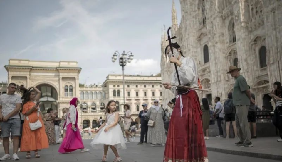 米兰街头,诸城女孩让世界听见"中国声音"_郑晓慧_表演_文化