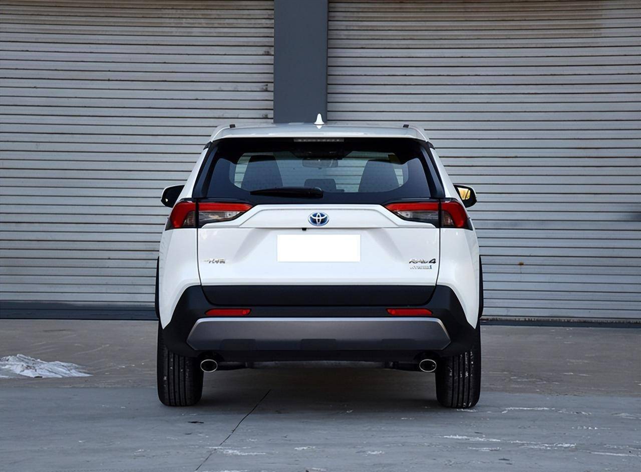 23万提丰田rav4荣放双擎,搭载2.5l 四驱,油耗6.