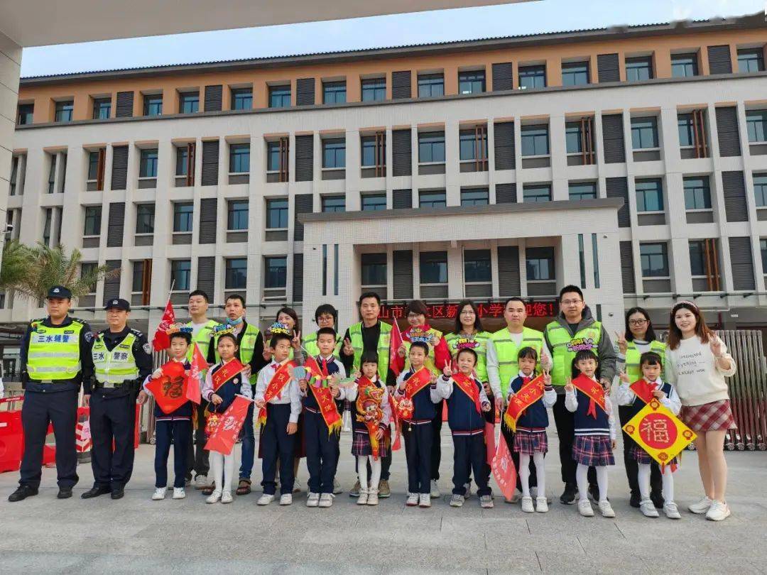 云东海学子"龙"重开学!_校园_少年_小学