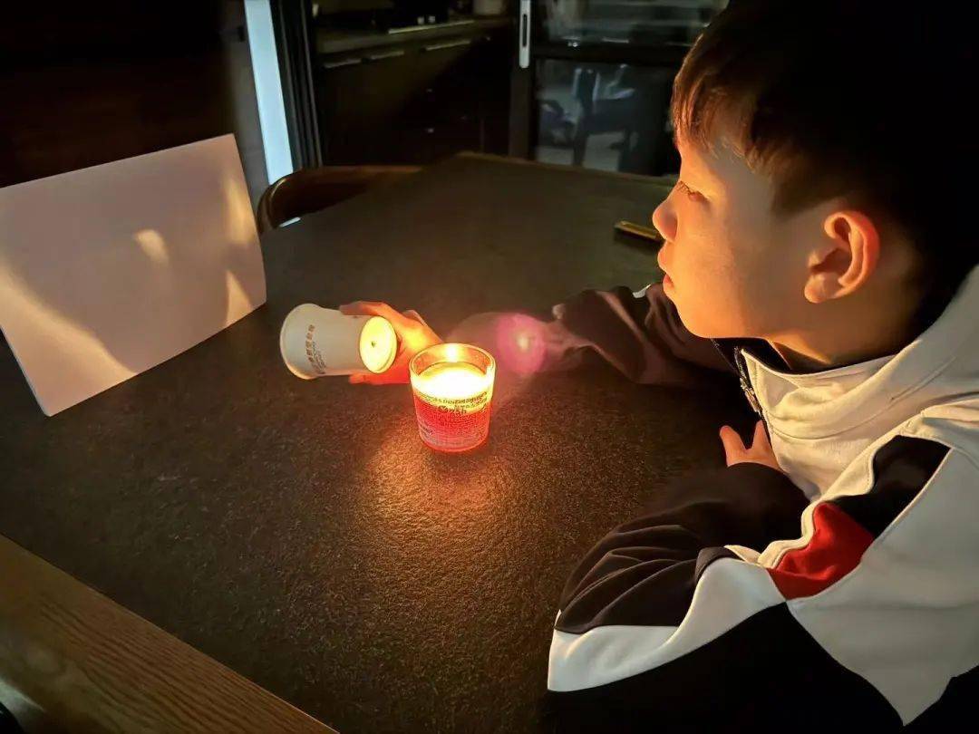 点亮梦想——家庭科技小课堂之小孔成像_实验_科学_蜡烛