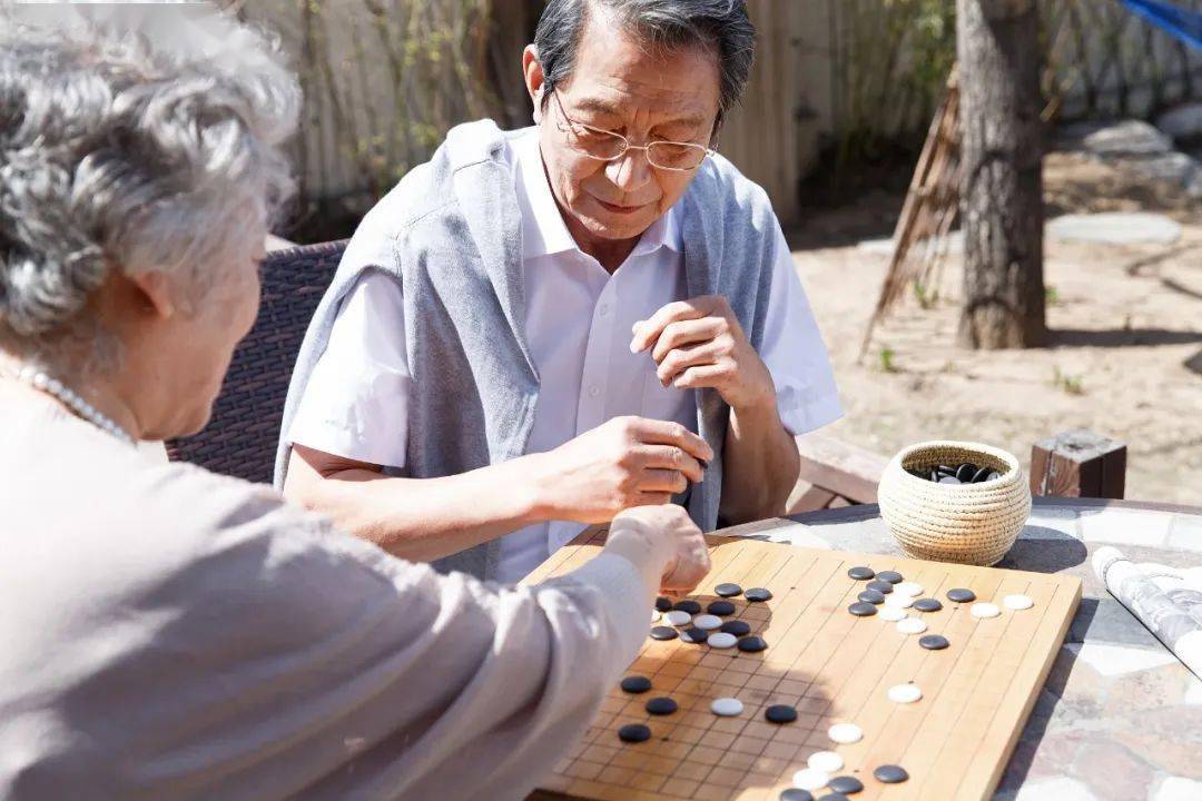 不想老来痴呆,要管住嘴…_研究_记忆力_酒精性