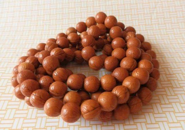 玩友真正做到了万物皆可盘,它就是——榆叶梅手串,答案揭晓啦:▼ 呐