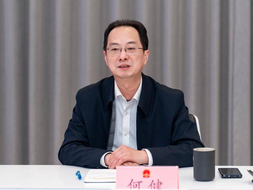 就做好下一步人大工作,何健提出了六个"更进一步"