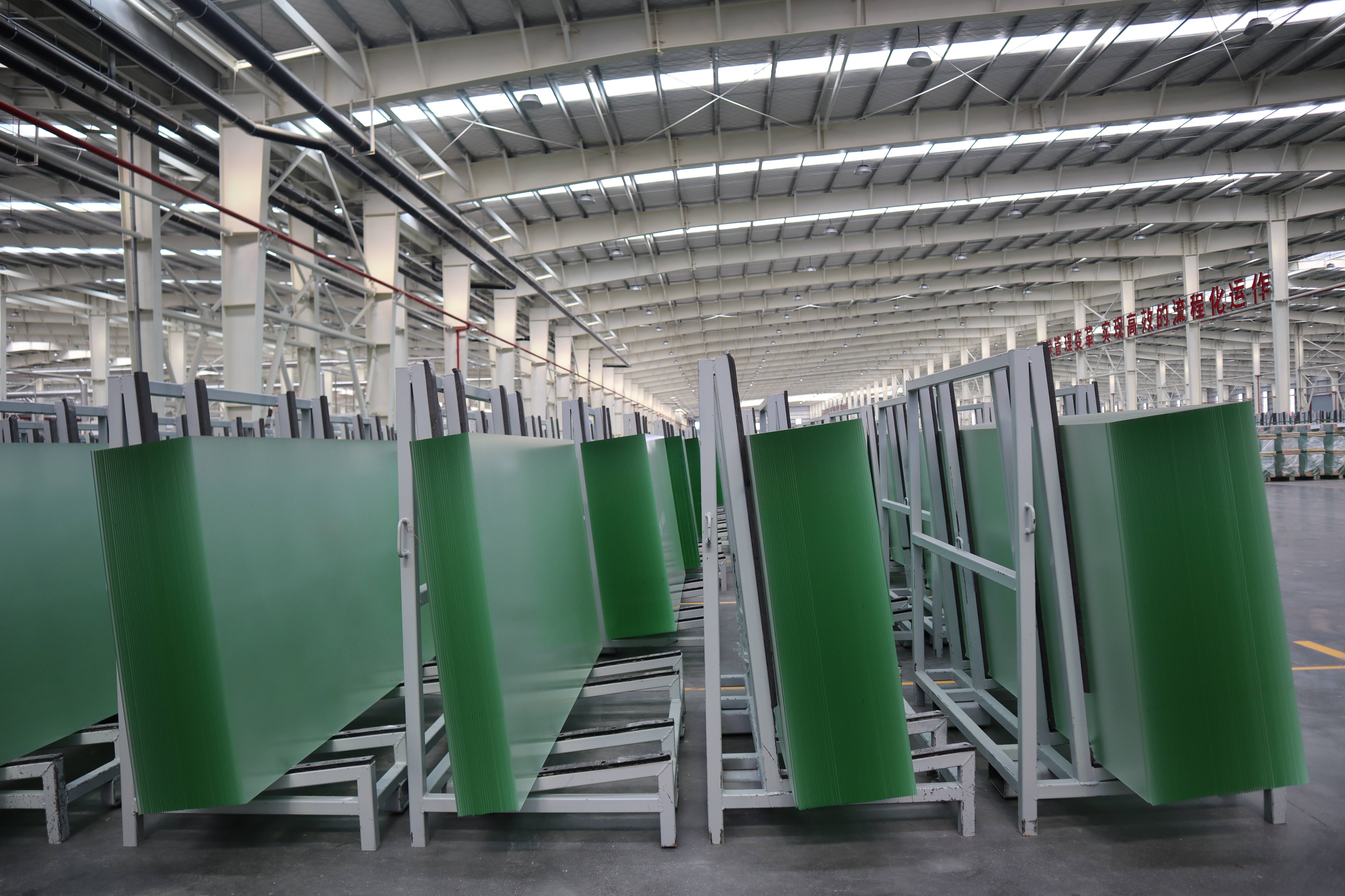 奋力实现开门红|贵州炉碧经济开发区:企业复工复产有劲头_生产_玻璃