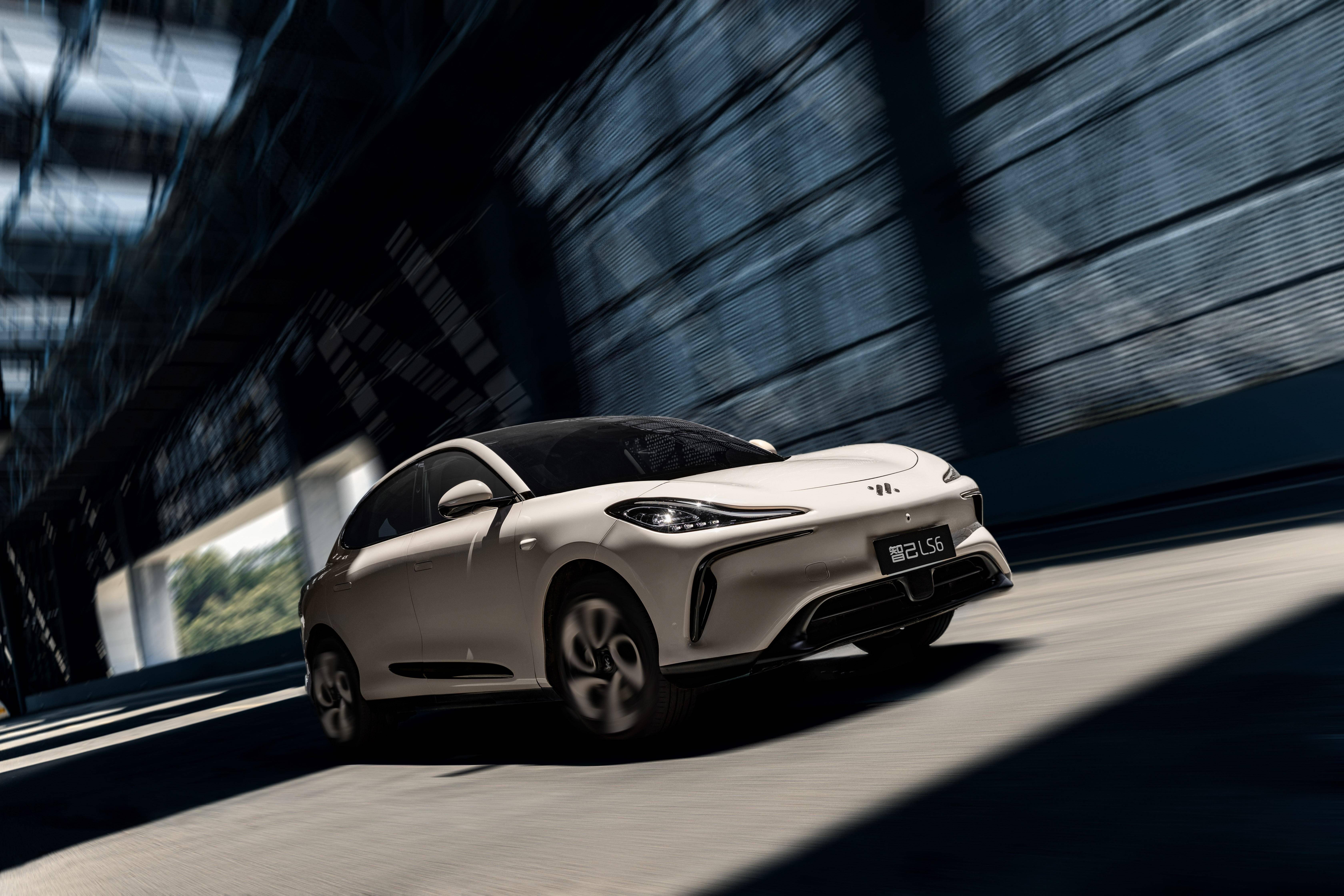 智己汽车正式迈出进军海外的第一步,将携旗下全系4款高端智电车型首秀