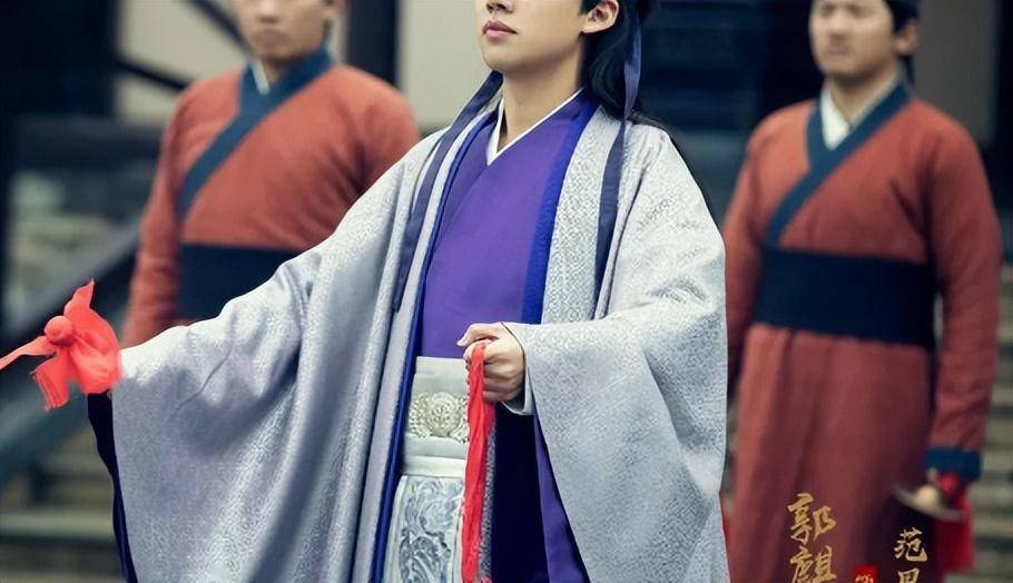 2019年底,郭麒麟主演的话剧《牛天赐》上映,取得了不错的反响,谢幕时