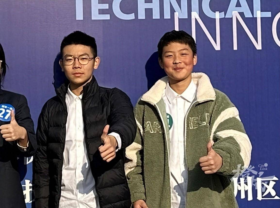 两名高一学霸研究半年,做出"人造夜光石",正在申请国家专利_邱奕博