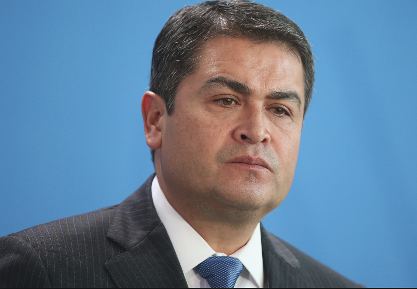 洪都拉斯前总统埃尔南德斯正在美国受审_毒品_庇护_审判