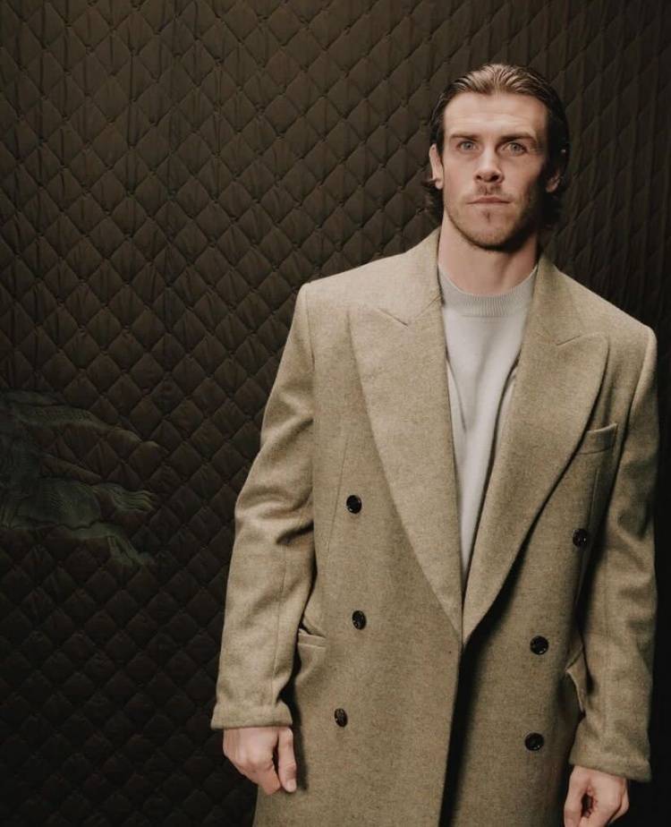 孙兴慜出席伦敦时装周,和前队友贝尔,阿里合影_球星_照片_头发