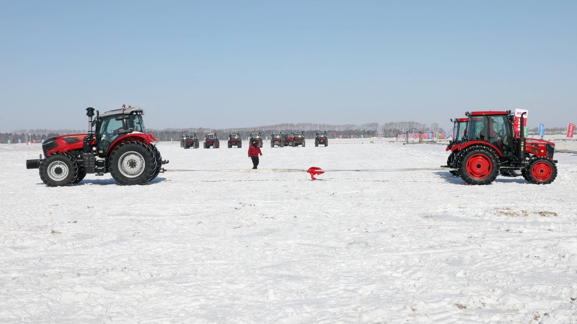 借鉴"千万工程"经验,在近郊乡镇村屯打造稻田公园,采摘园,汽车露营