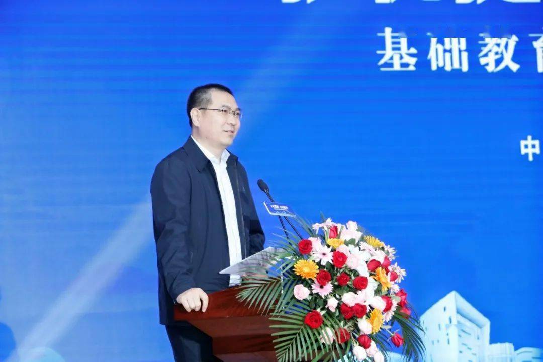 中国教育报刊社副总编辑,中国教育报总编辑周飞,教育部宣教中心副主任