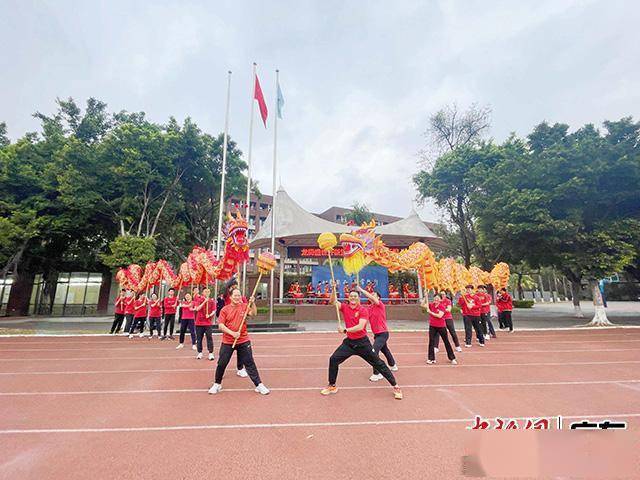 派"利是"舞双龙 这所学校开学礼传统味浓_祝福_师生_中国