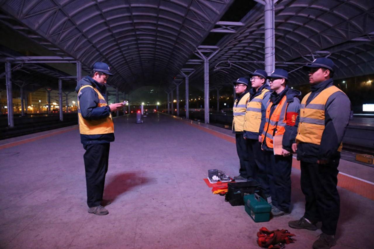 吸污检修人的春运"敬业福"_何旭耀_刘佳成_作业