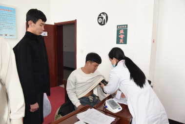 山西各地有序开展征兵体检工作→_检查_进行_青年