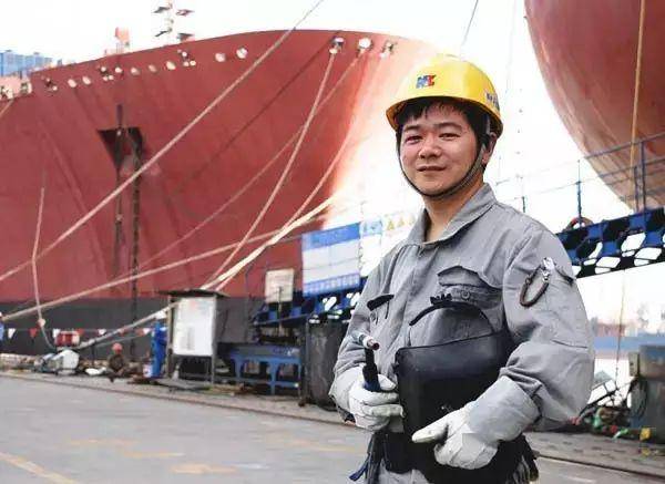 张冬伟刻苦钻研船舶建造技术,潜心传承