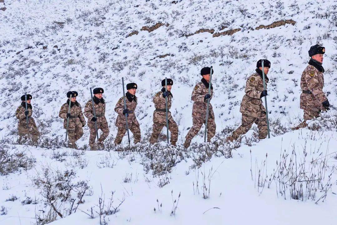 子弟兵雪景图片图片