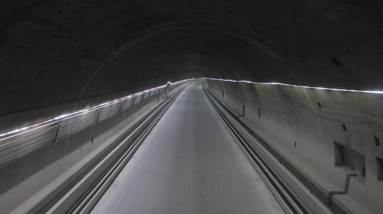 不负春光 巴州大地奏响奋进曲_的生产_隧道_新疆