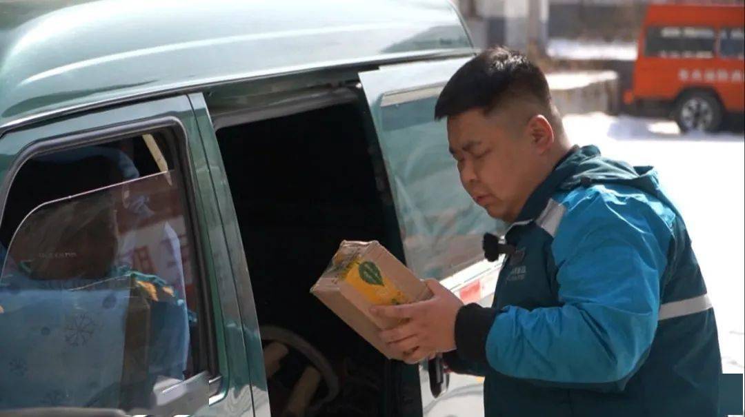 他接力父亲坚守这条山间邮路 | 新春走基层_员王沄_包裹_邮政
