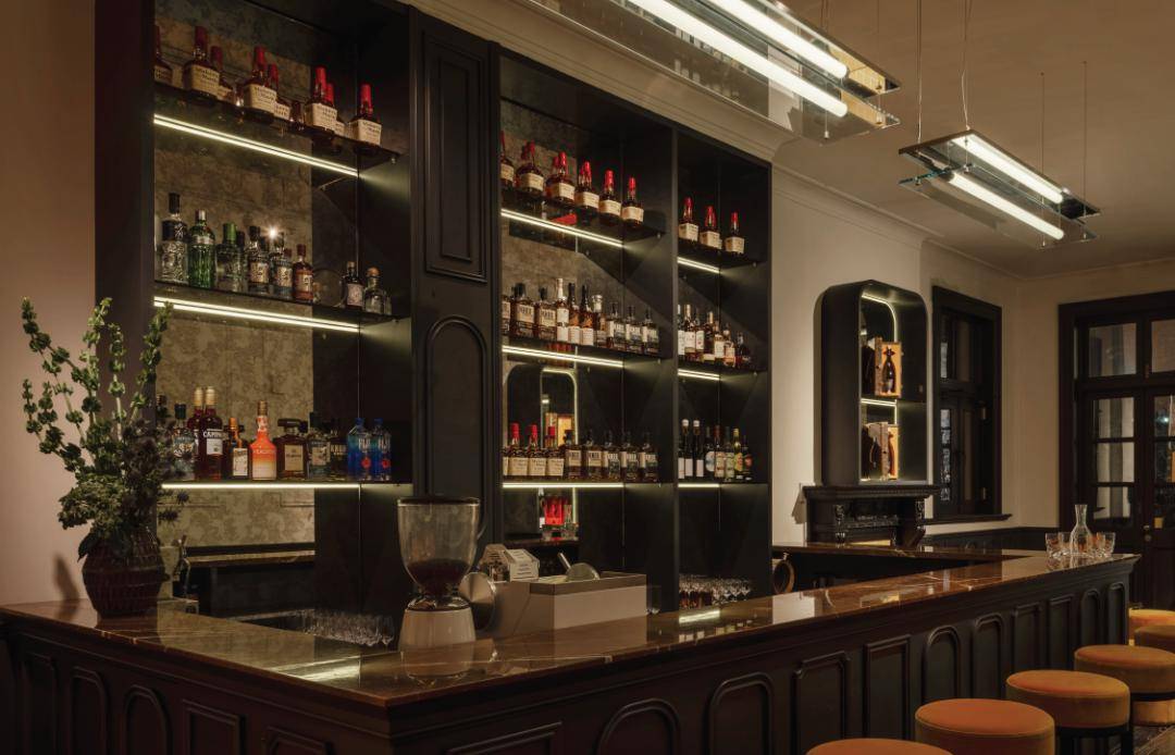 只用十天,他们为lv开出一家跨界酒吧_hide&seek_客人_合作