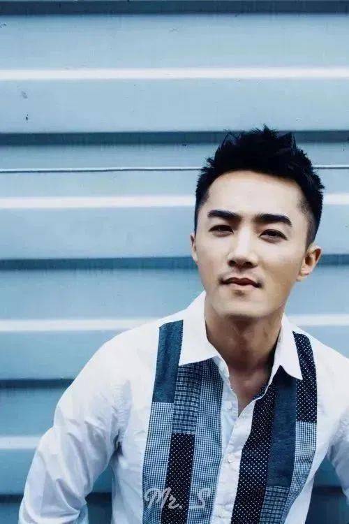 演员徐元博徐元博,中国儿童艺术剧院优秀青年演员,毕业于北京舞蹈学院