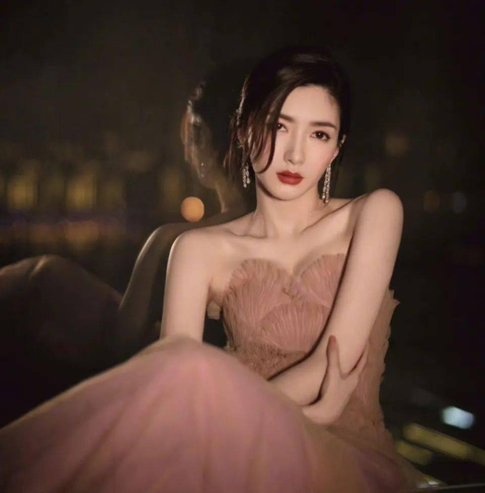 江疏影的上位之路_胡歌_剧中_生活