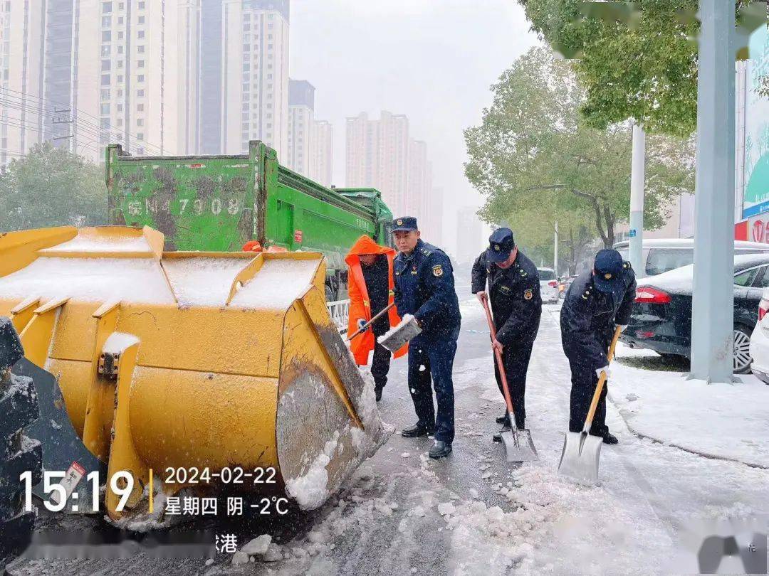 让寒潮变“暖流”！六安这群“志愿红”很暖
