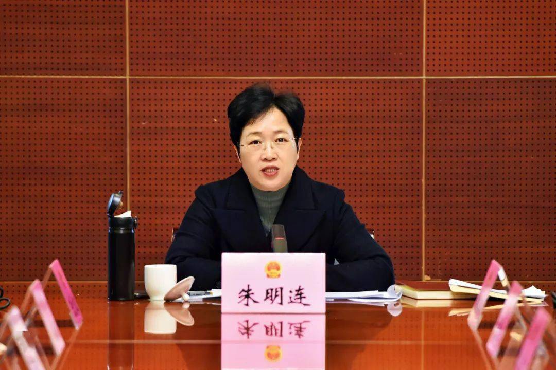市人大常委会主任朱明连主持会议,副主任李海兵,陈文波,戴美忠,狄德兴