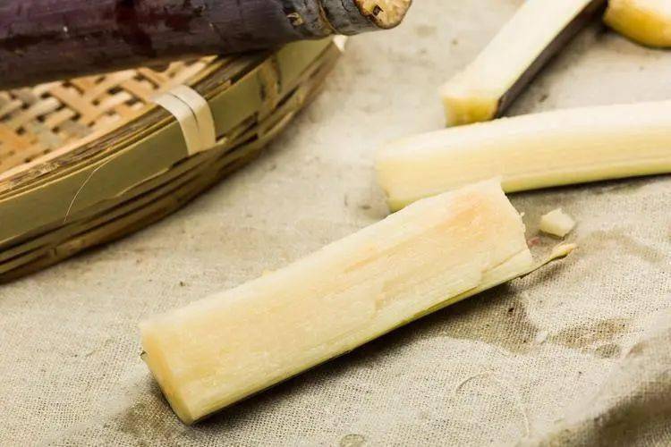 甘蔗有4大功效,现在吃刚刚好!但不是人人都适合……_食用_医生_下气