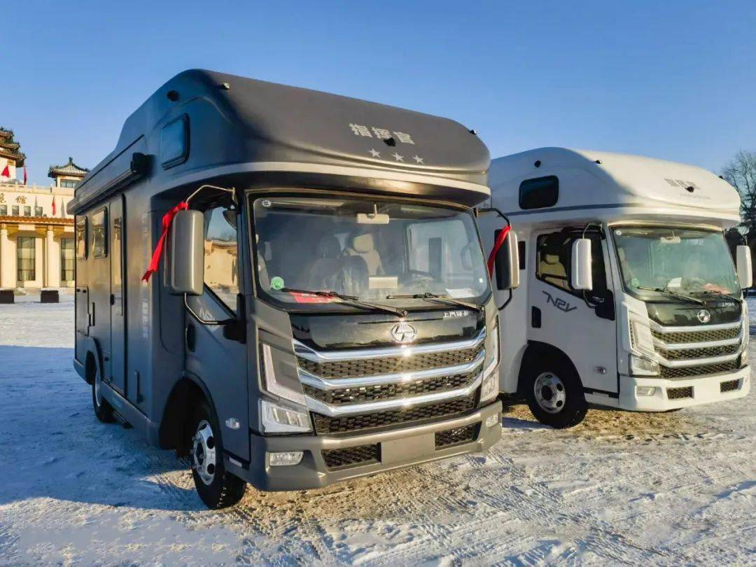 16 北京房车展丨汇斯诚指挥官 重汽豪沃统帅&跃进h500底盘 侧开舱设计