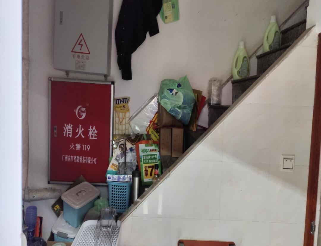 责令立即改正隐患内容:货物占用疏散通道单位地址:河源市紫金县紫城镇