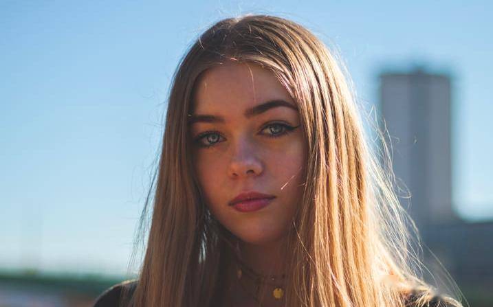 缺爱的女孩,长大后注定没有家_父母_弟弟_来源