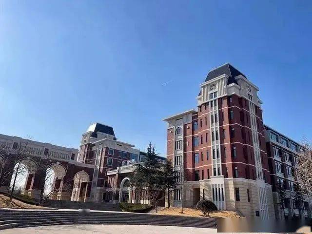 新大学图片