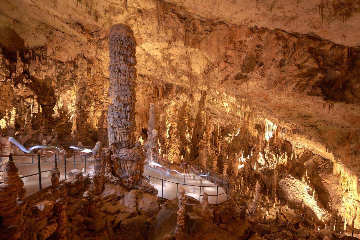 利比_溶洞_布莱德