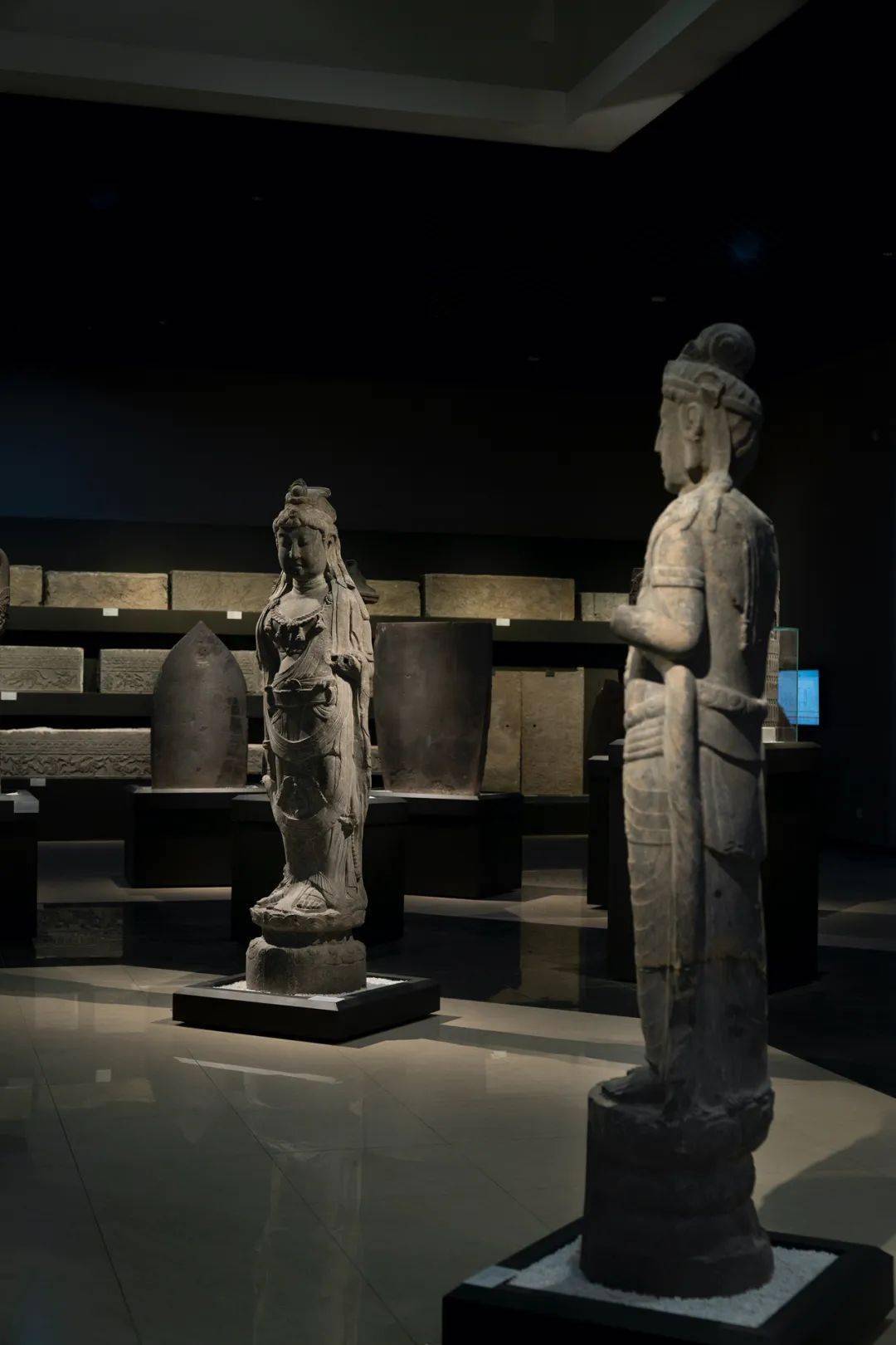 河南博物院:馆藏荥阳大海寺出土造像_平台_菩萨_资料性