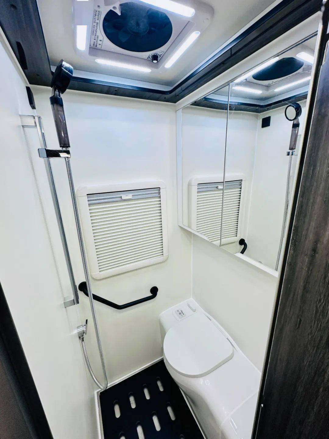 16 北京房车展丨拓锐斯特诺亚方舟系列——天王星2号旗舰版 精致豪华