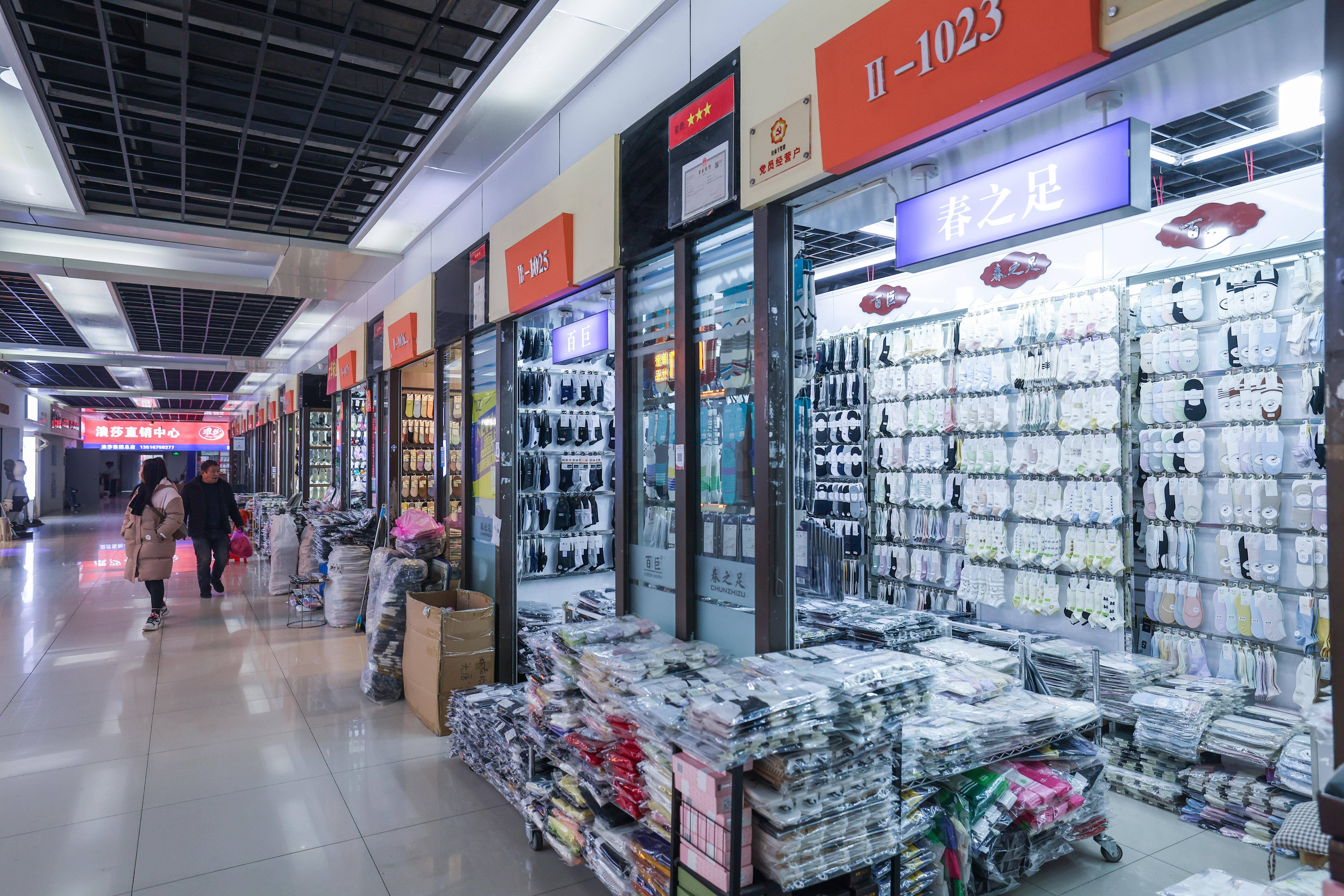 这是位于诸暨大唐街道的中国大唐袜业城(2月24日摄).