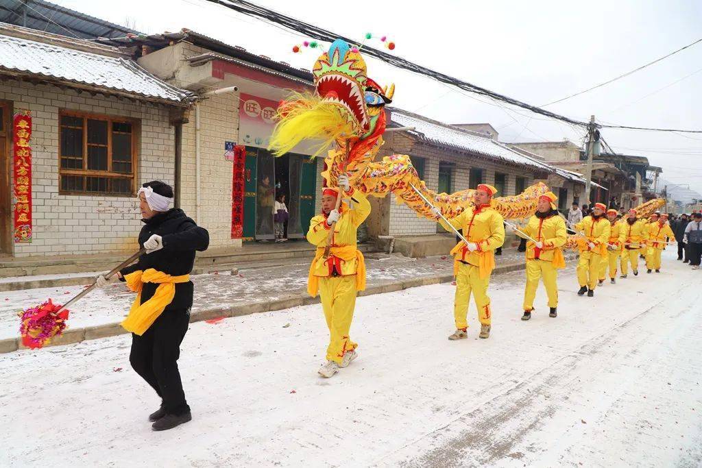 【网络中国节·元宵】武山县沿安乡民俗社火闹新春(组图)_群众_狮子