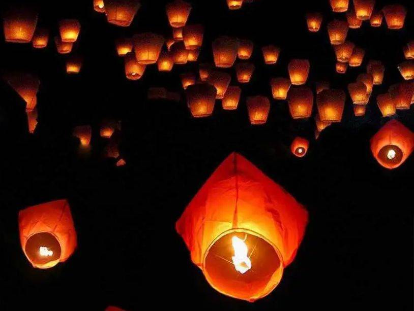 射箭,跳房子,踢毽子等传统民俗体验项目,以及小程序放天灯祈愿活动