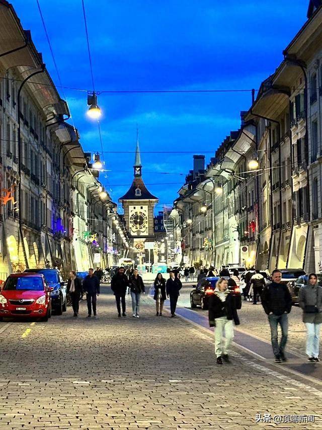 "这是一句国内戏称旅游团的普遍现象,因为自己不想成为这个"普遍"