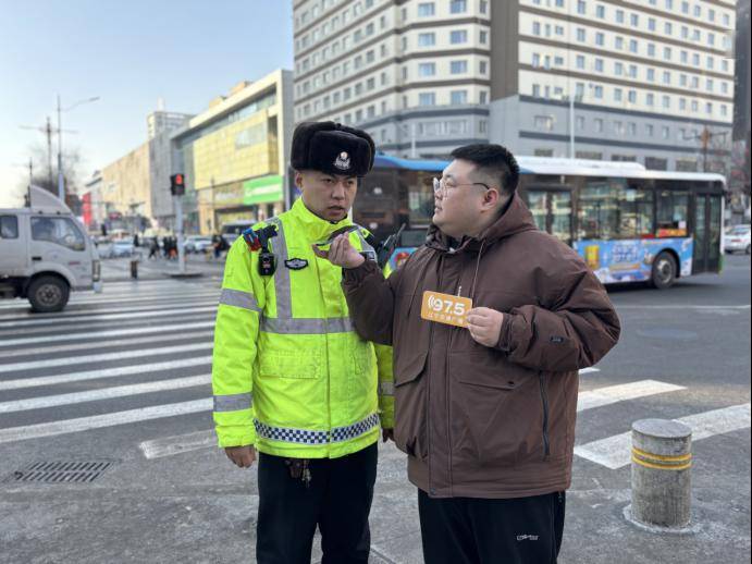 记者孙正组成,当天,他们来到g1113丹阜高速沈阳收费站,为那里的工作