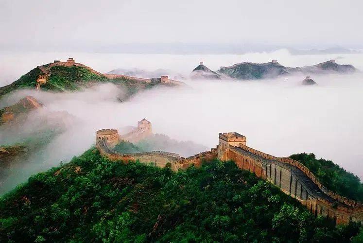 今年是《北京晚报》发起"爱我中华修我长城"倡议四十周年.