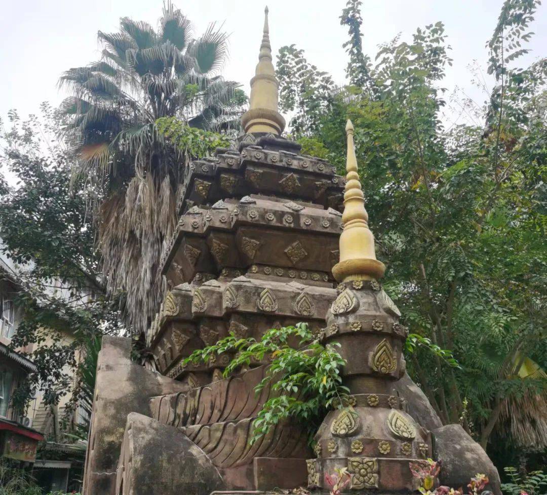 就是你们的春节,今天过节我不收费用,免费给大家介绍基诺山寨,有需要