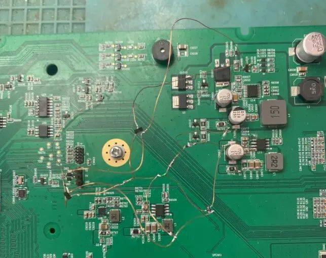 就是不爱用面包板把直径当成半径了,我还说这个板子布局随便摆空间